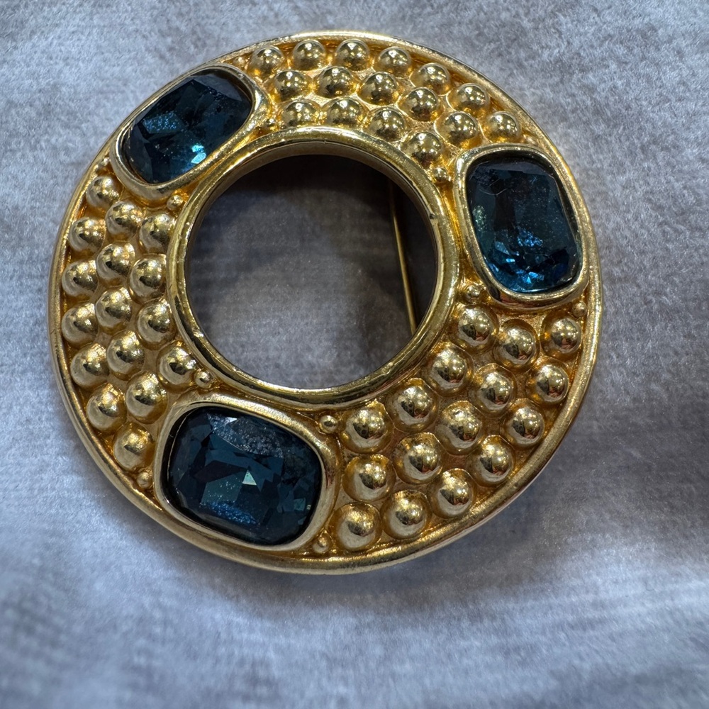 Swarovski‎ SAL Elegant Gold Tone and Blue Stone Pin Brooch